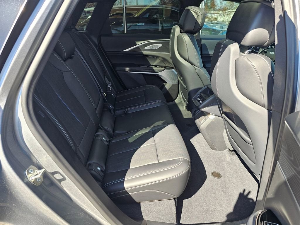 2025 Cadillac LYRIQ Luxury 2