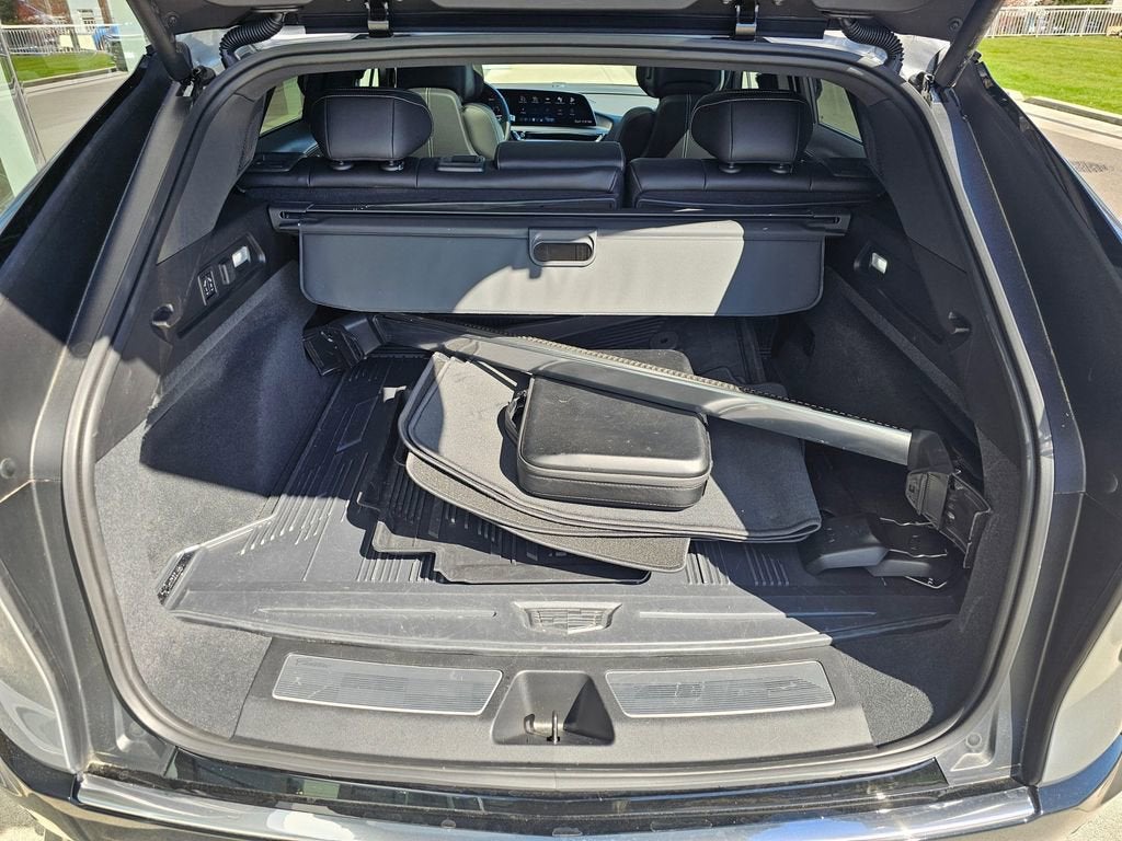 2025 Cadillac LYRIQ Luxury 2