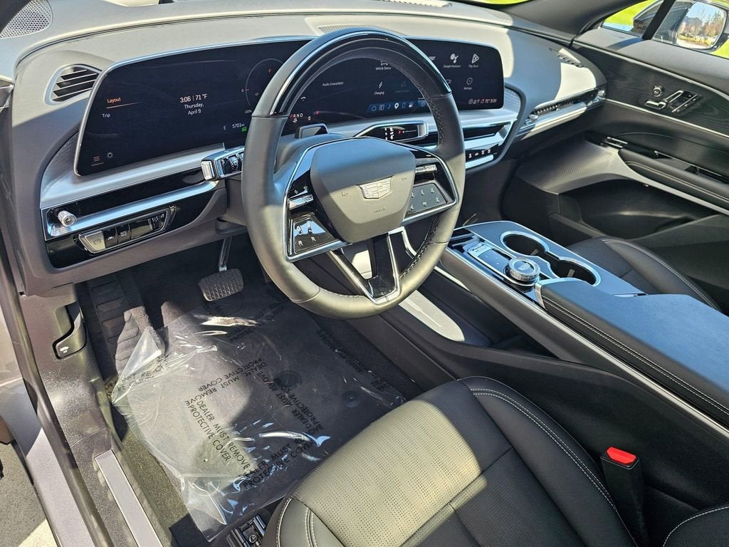 2025 Cadillac LYRIQ Luxury 2