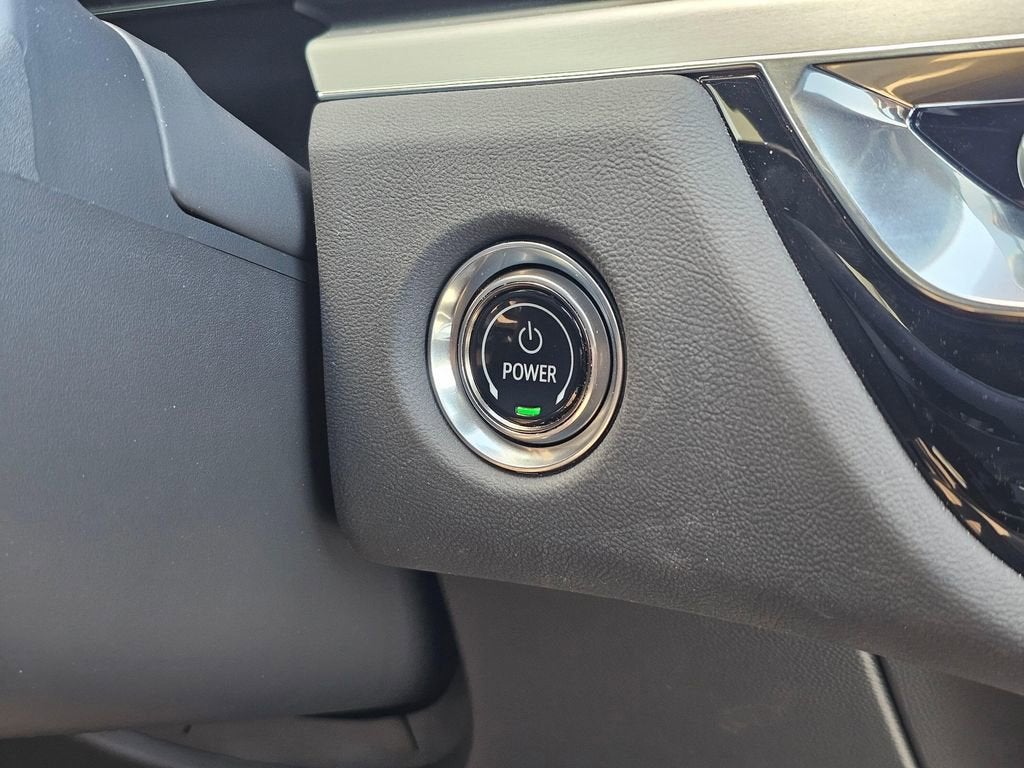 2025 Cadillac LYRIQ Luxury 2