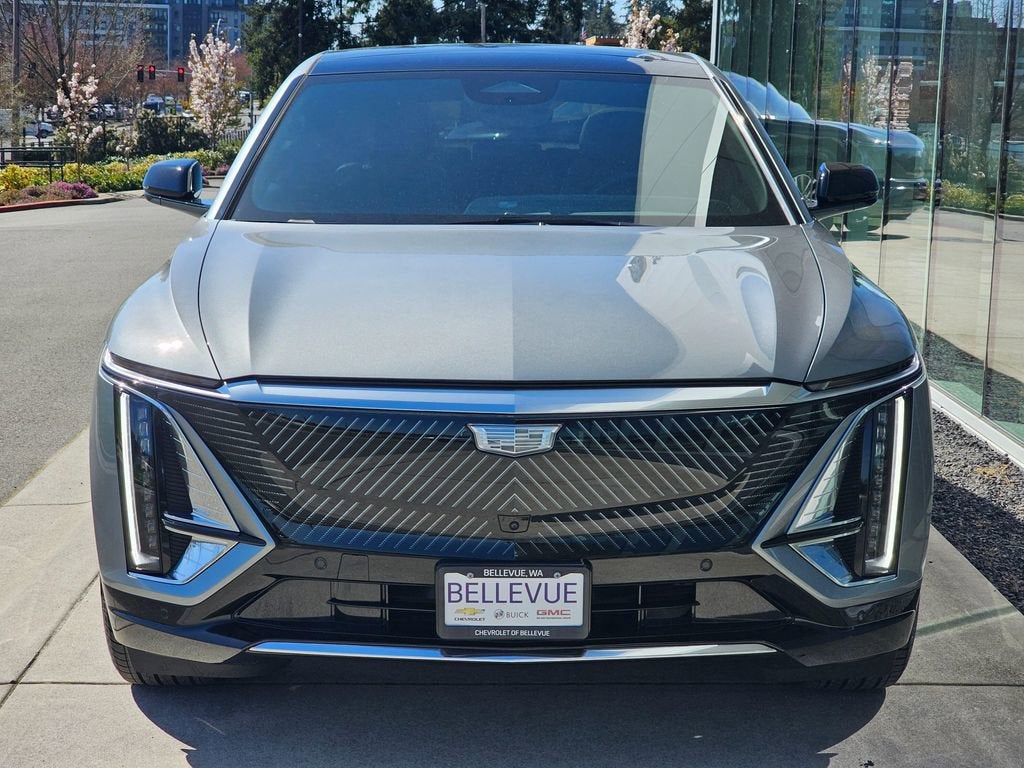 2025 Cadillac LYRIQ Luxury 2
