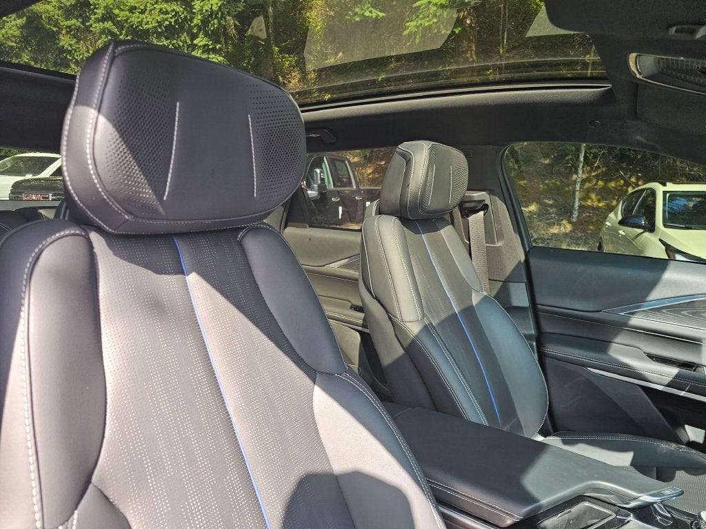 2024 Cadillac LYRIQ Sport 2