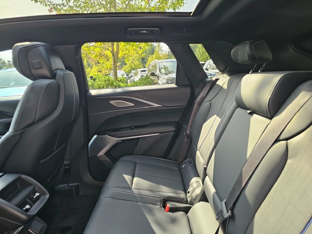 2024 Cadillac LYRIQ Sport 2