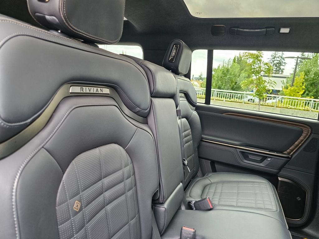 2025 RIVIAN R1S Premium