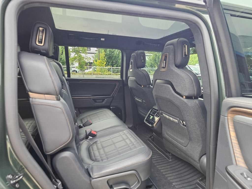 2025 RIVIAN R1S Premium
