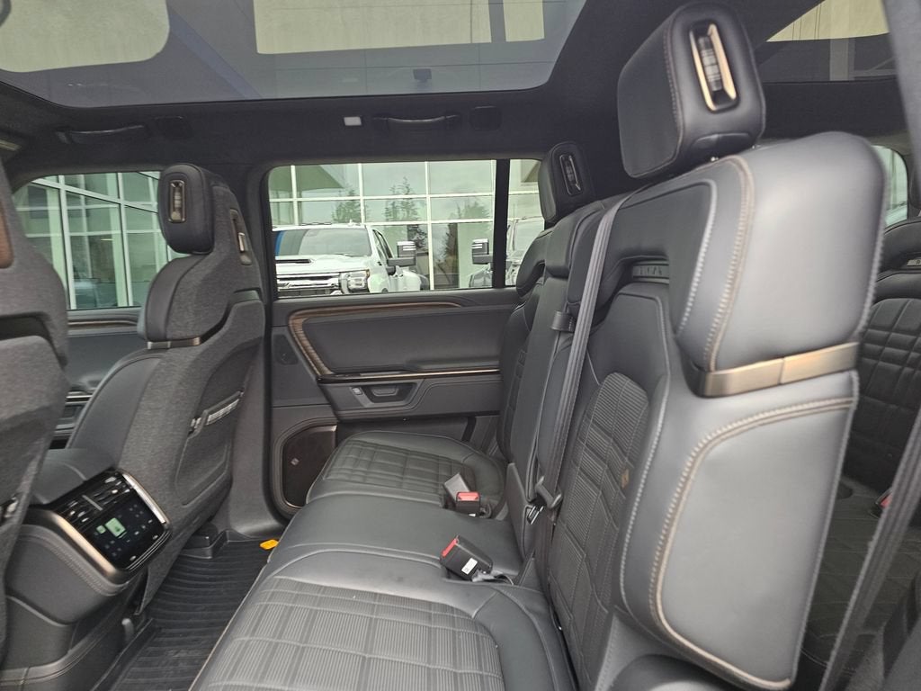2025 RIVIAN R1S Premium