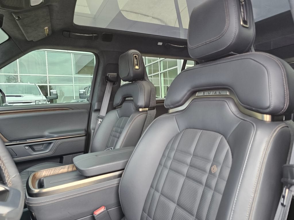 2025 RIVIAN R1S Premium
