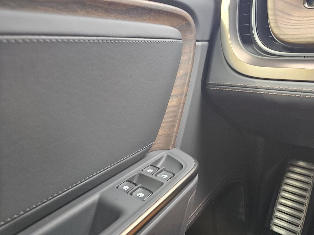 2025 RIVIAN R1S Premium