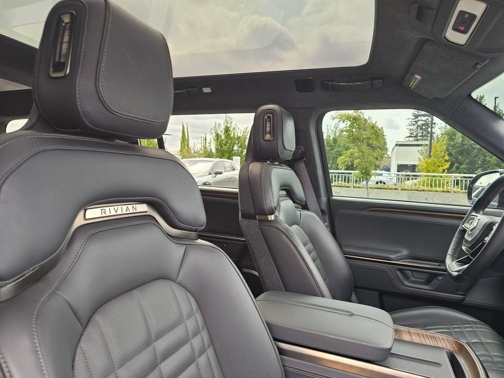 2025 RIVIAN R1S Premium