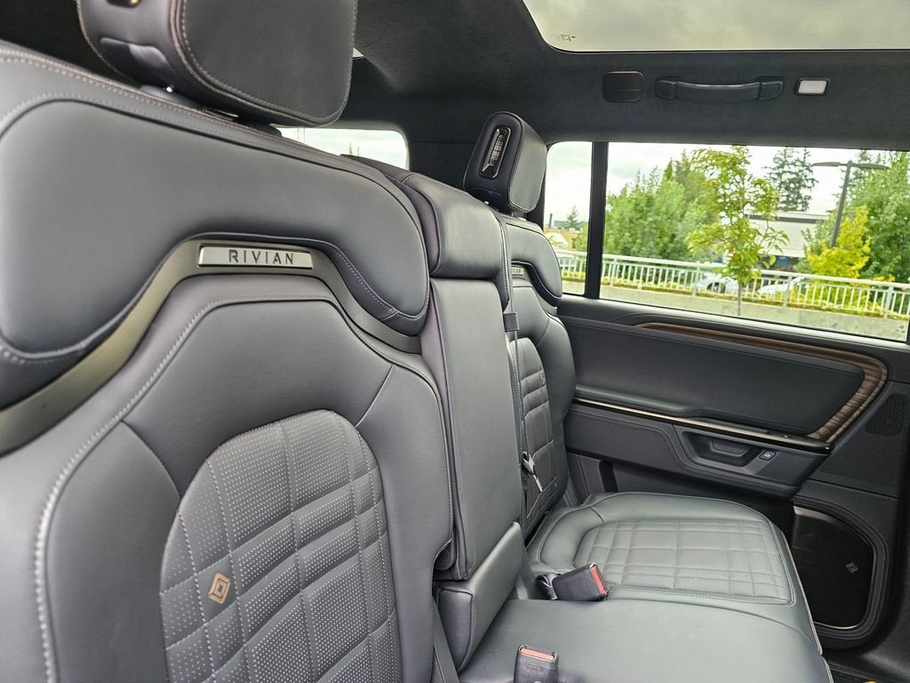 2025 RIVIAN R1S Premium