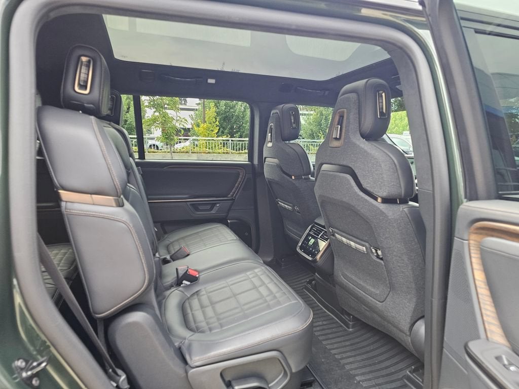 2025 RIVIAN R1S Premium