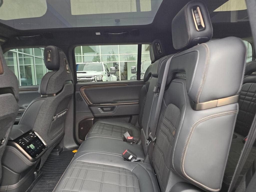 2025 RIVIAN R1S Premium