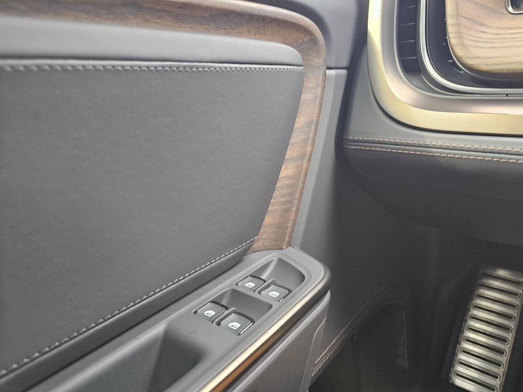 2025 RIVIAN R1S Premium