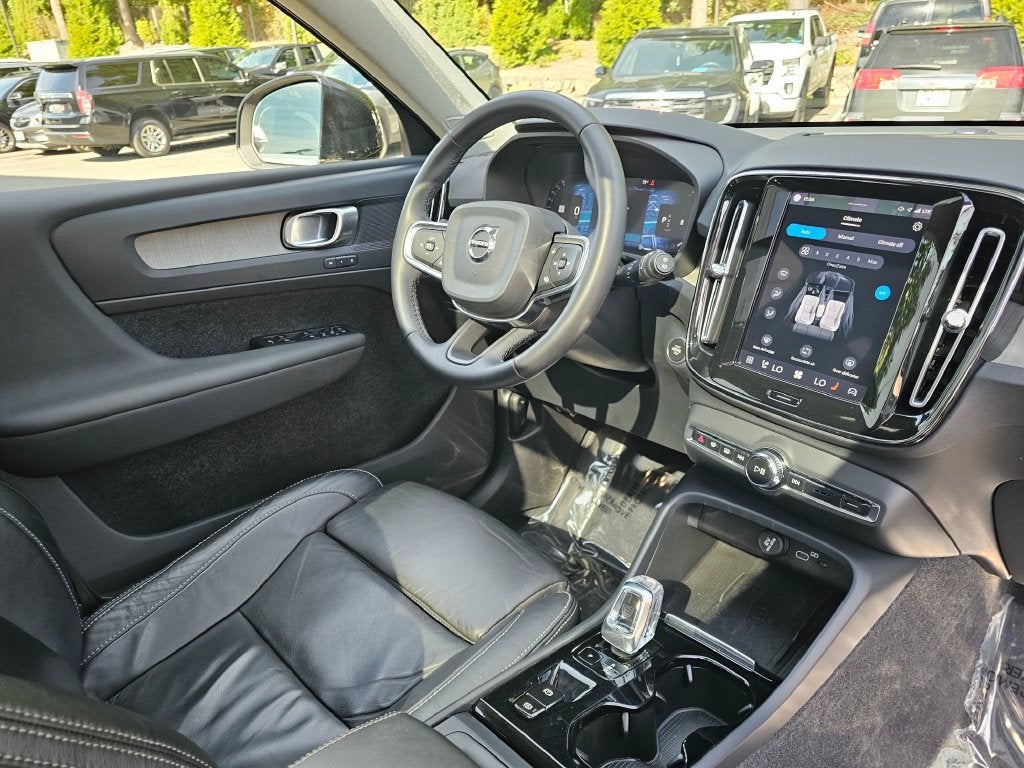 2023 Volvo XC40 Plus Dark Theme