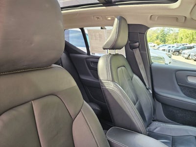 2023 Volvo XC40 Plus Dark Theme