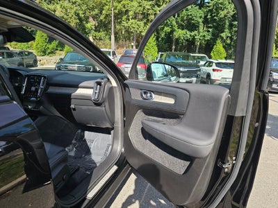 2023 Volvo XC40 Plus Dark Theme