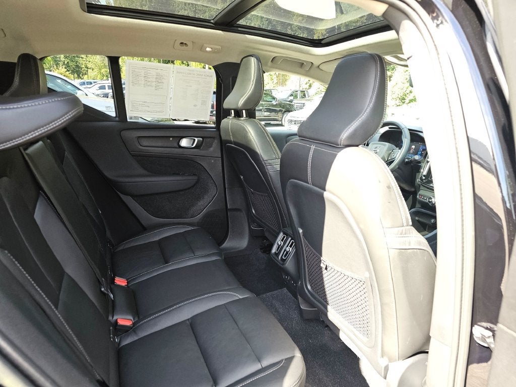 2023 Volvo XC40 Plus Dark Theme