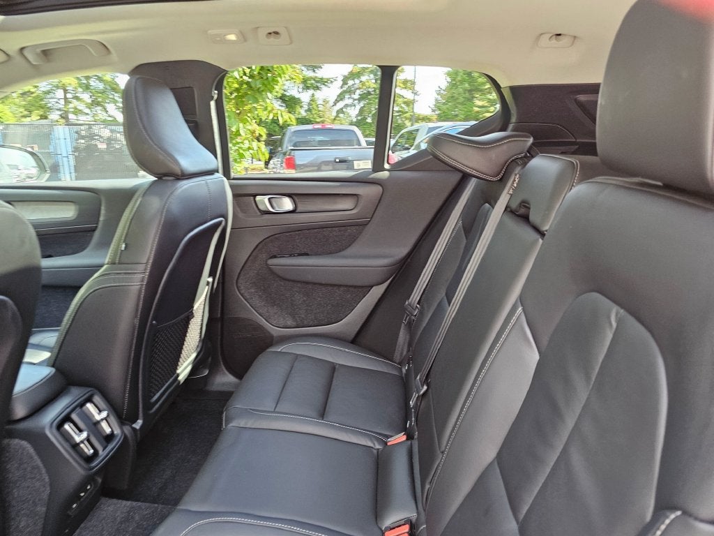 2023 Volvo XC40 Plus Dark Theme