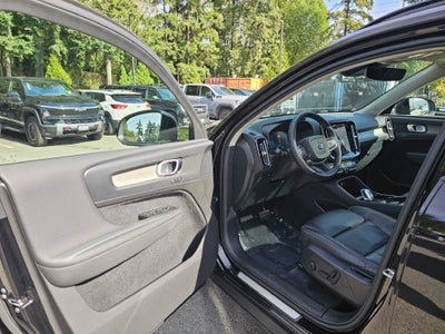 2023 Volvo XC40 Plus Dark Theme