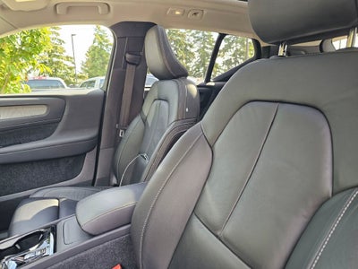 2023 Volvo XC40 Plus Dark Theme