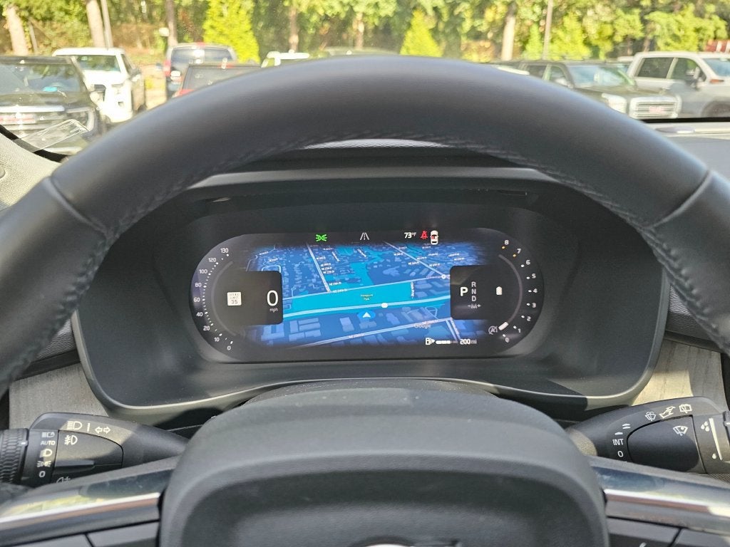 2023 Volvo XC40 Plus Dark Theme