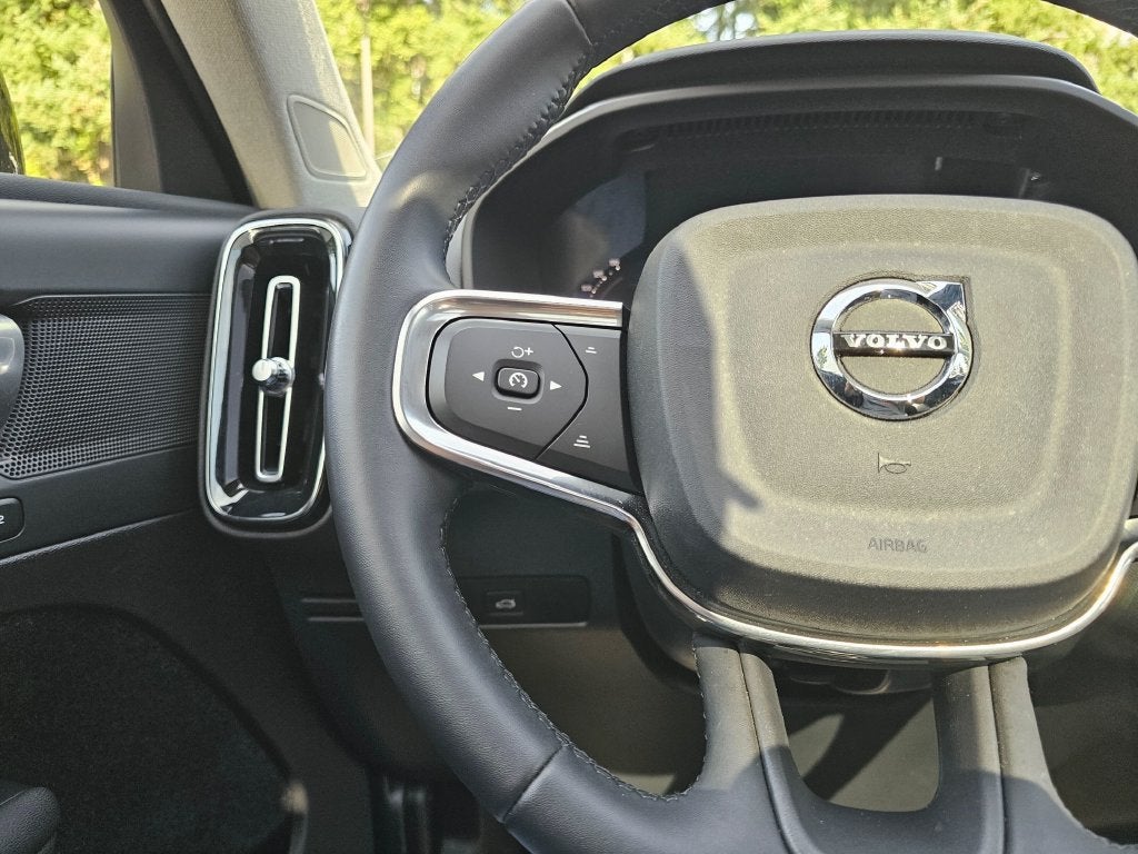 2023 Volvo XC40 Plus Dark Theme