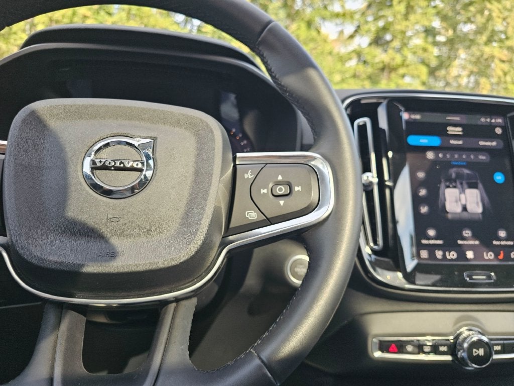2023 Volvo XC40 Plus Dark Theme