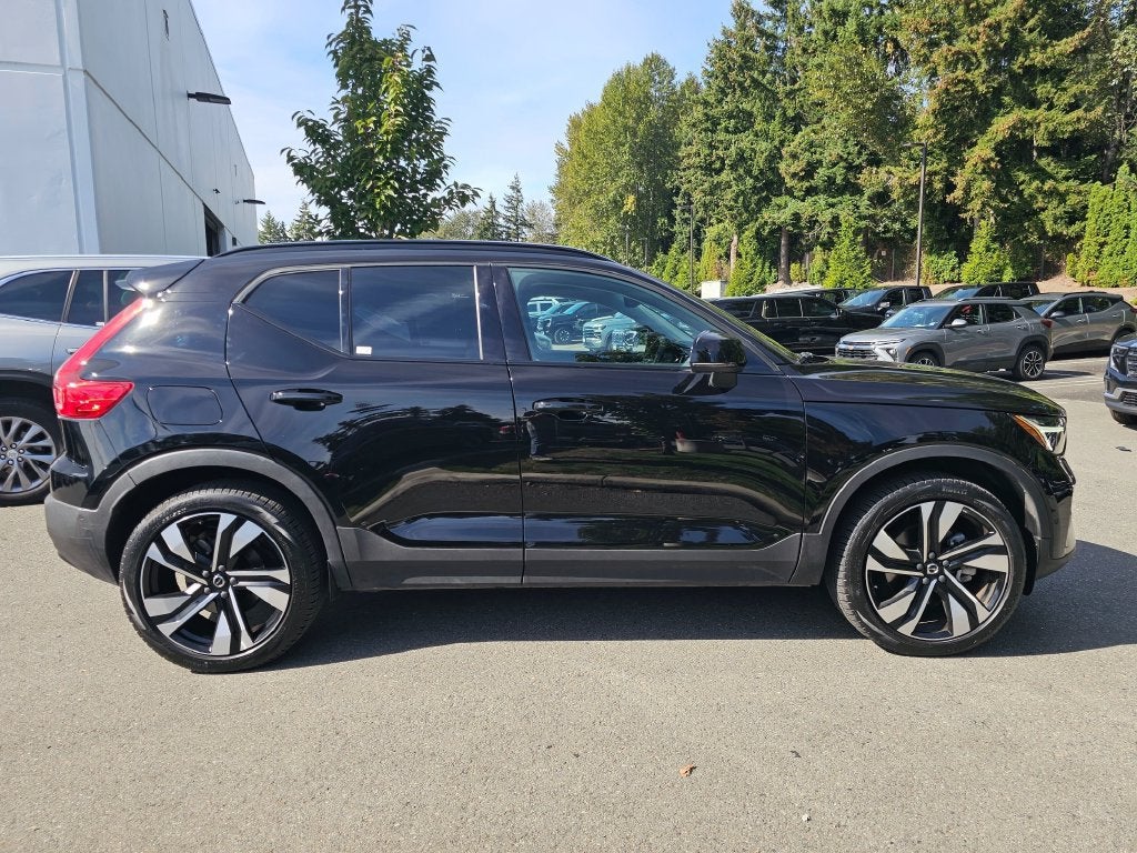 2023 Volvo XC40 Plus Dark Theme