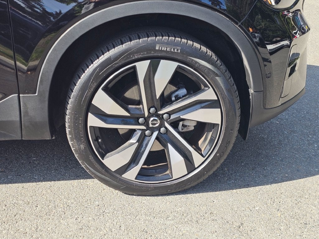 2023 Volvo XC40 Plus Dark Theme