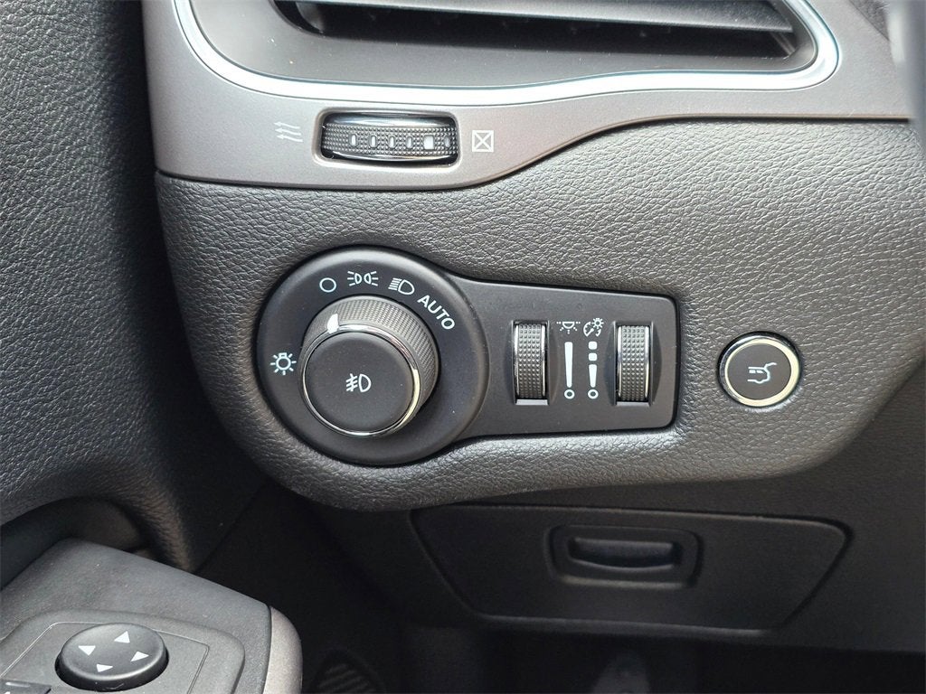 2021 Jeep Cherokee Base