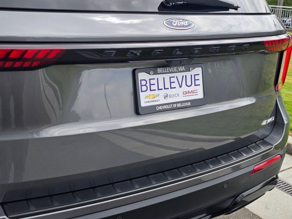 2025 Ford Explorer Base