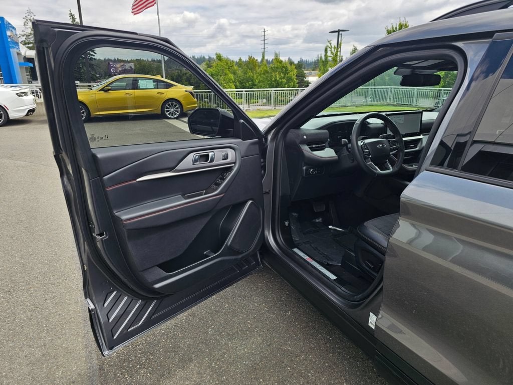 2025 Ford Explorer Base