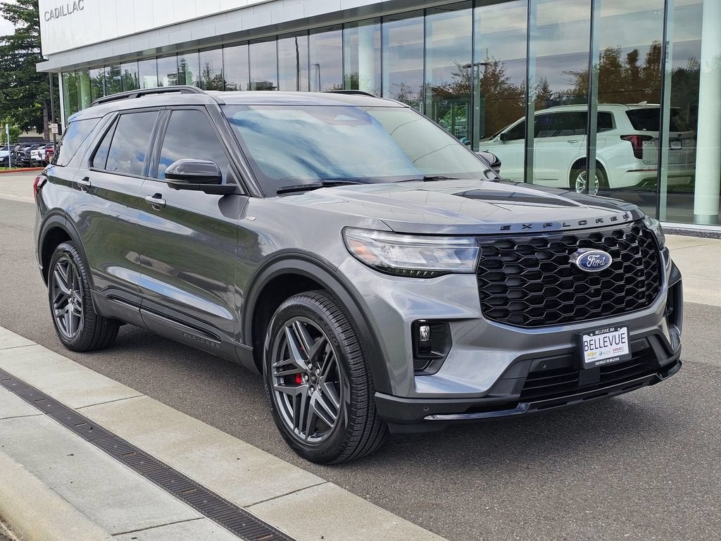 2025 Ford Explorer Base
