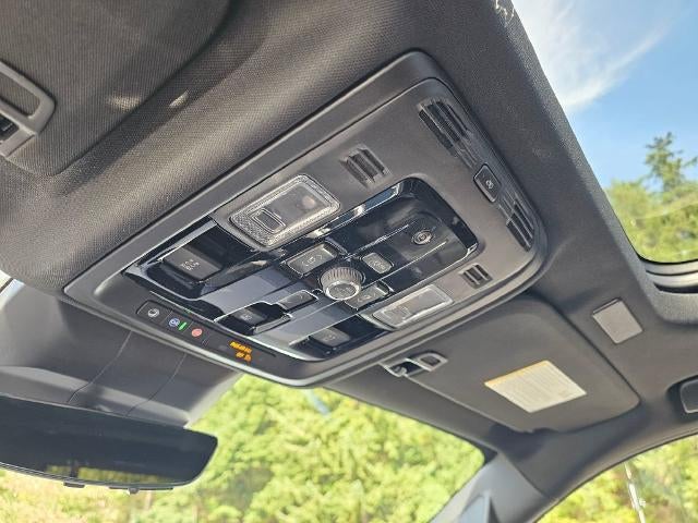 2027 GMC Yukon Denali - Photo 33