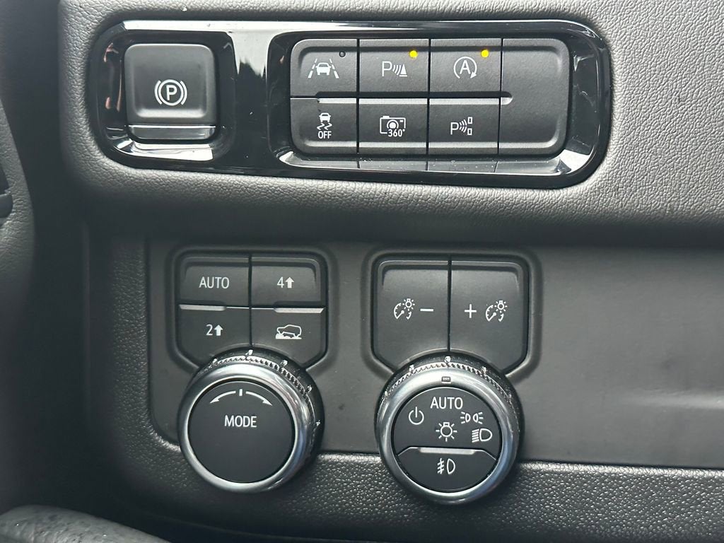 2025 GMC Yukon XL Base