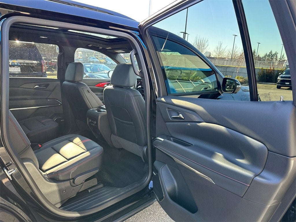 2025 Chevrolet Traverse Base