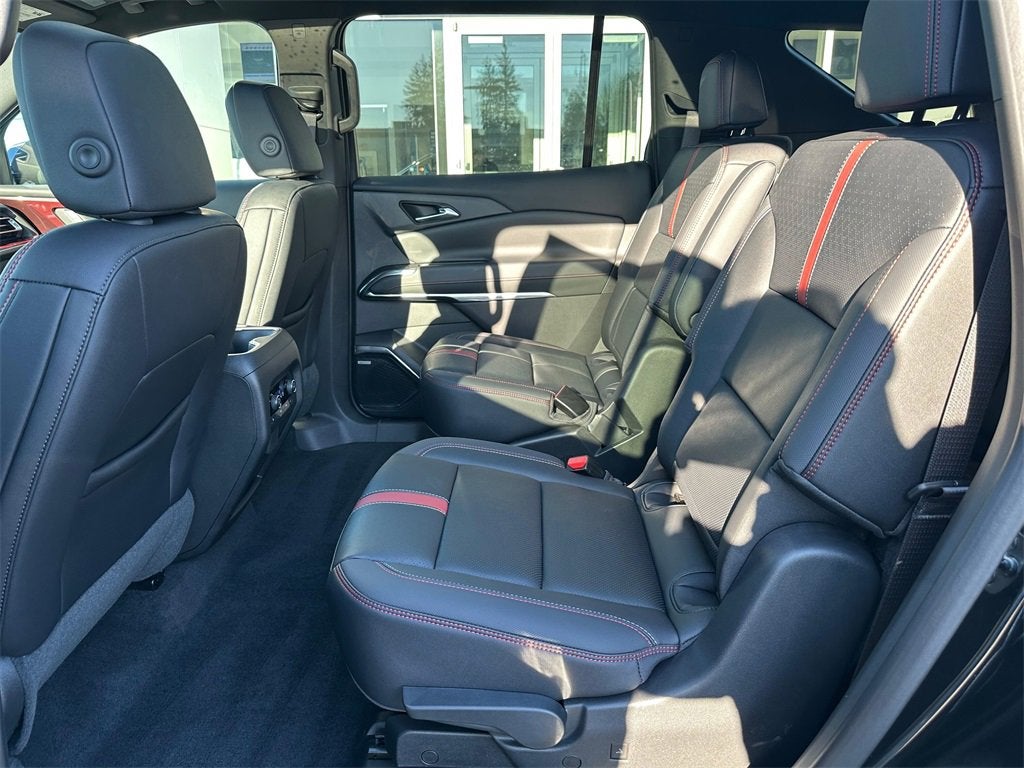 2025 Chevrolet Traverse Base