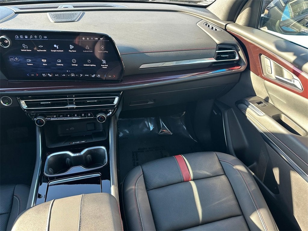 2025 Chevrolet Traverse Base