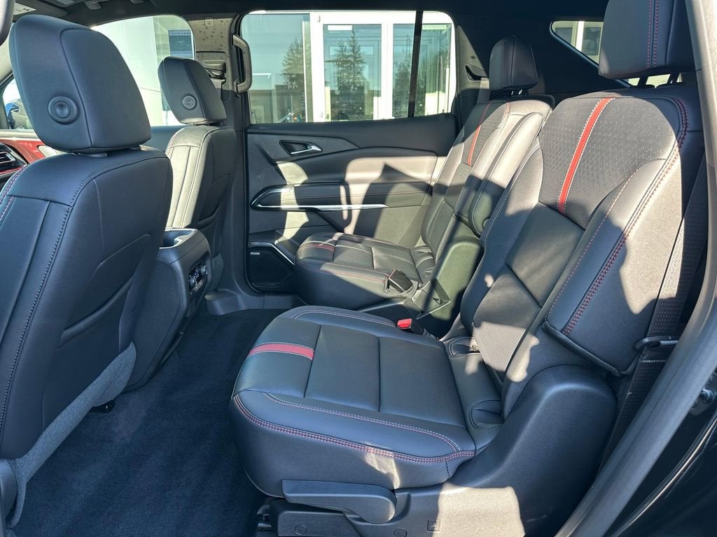 2025 Chevrolet Traverse Base