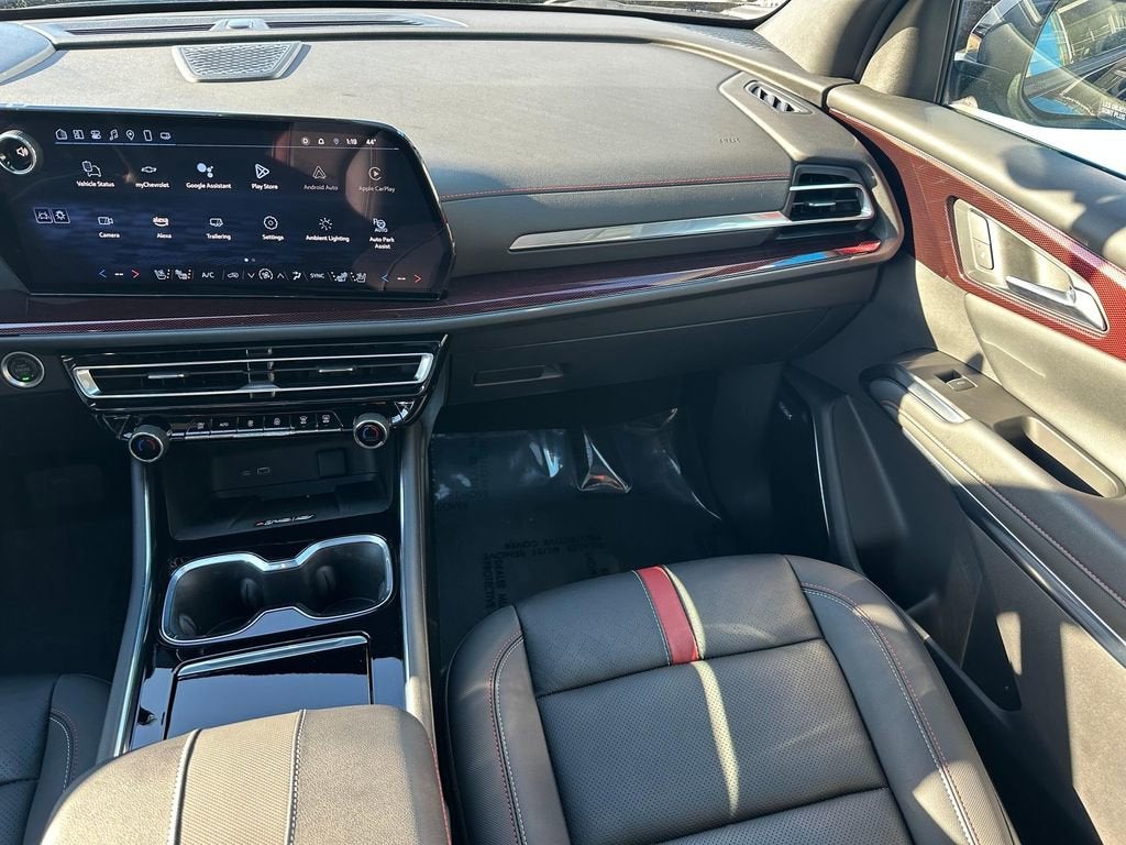 2025 Chevrolet Traverse Base