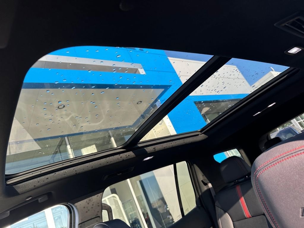 2025 Chevrolet Traverse Base