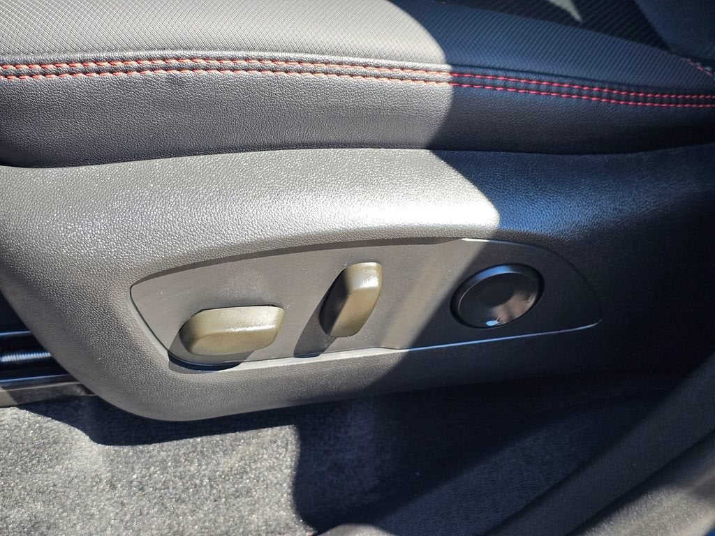 2025 Chevrolet Traverse Base