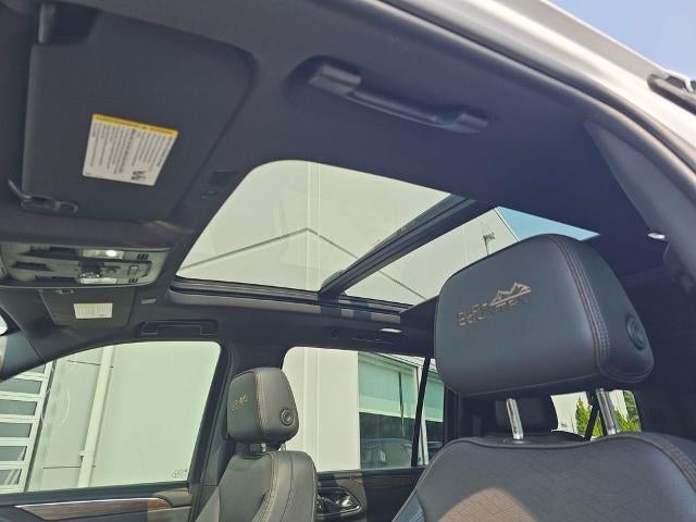 2022 Chevrolet Suburban High Country