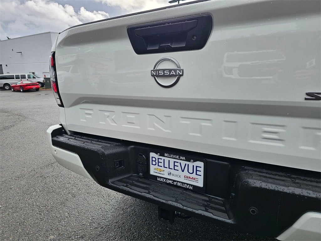 2023 Nissan Frontier Base