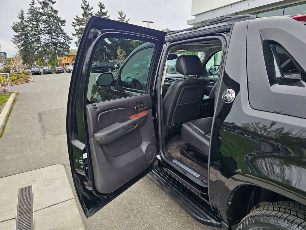 2013 Chevrolet Avalanche Base