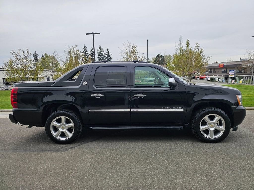 2013 Chevrolet Avalanche Base