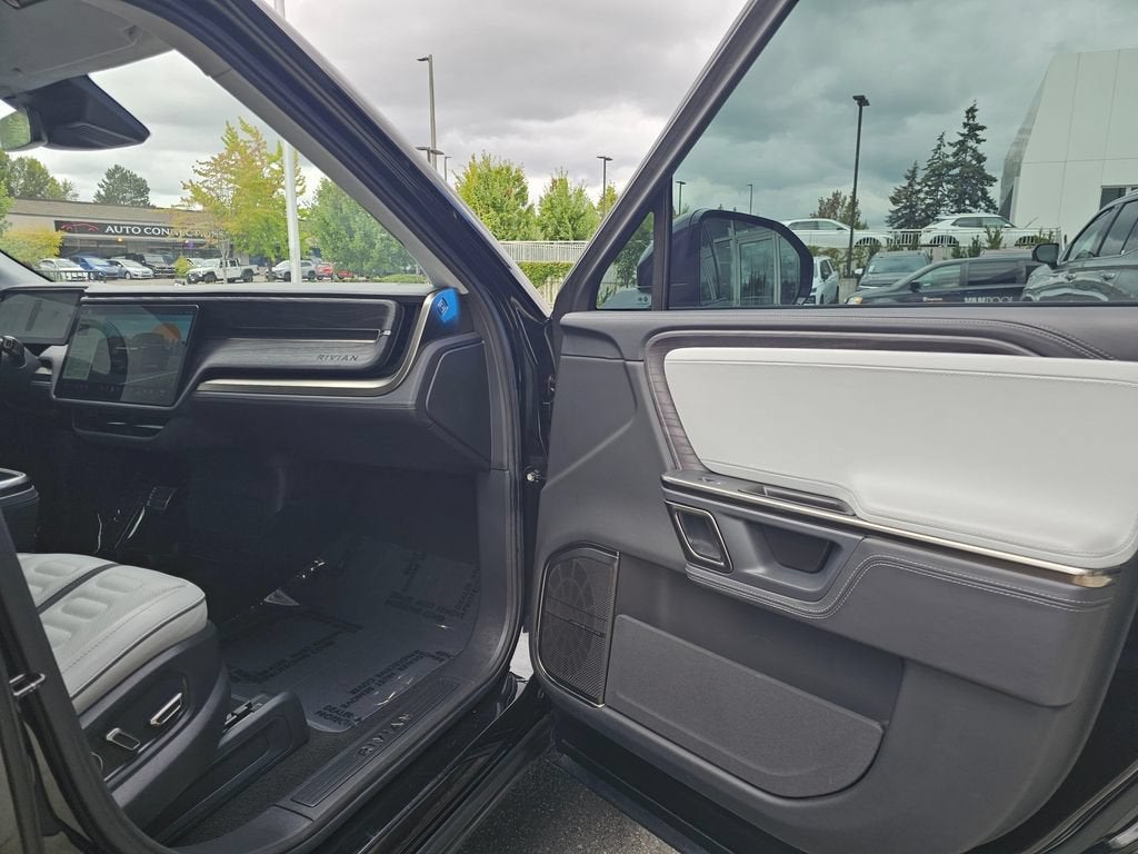 2023 RIVIAN R1T Base