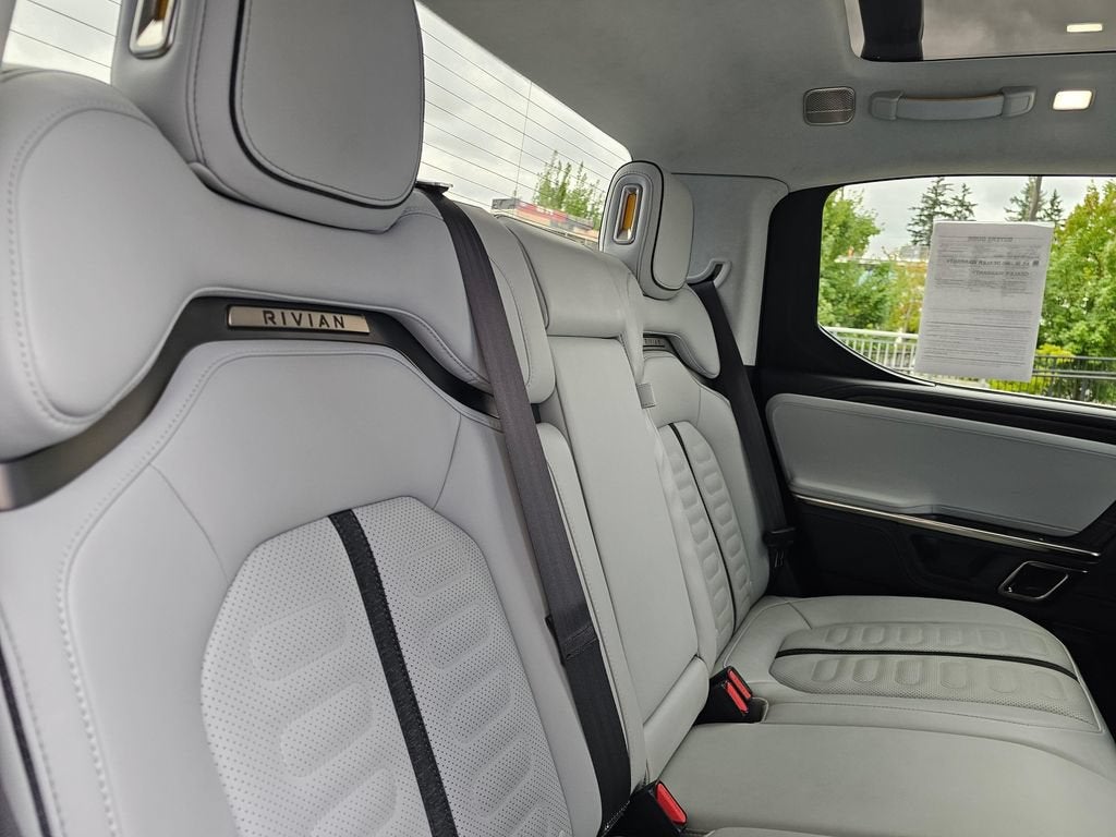 2023 RIVIAN R1T Base