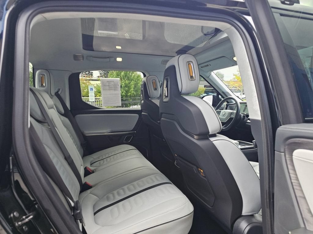 2023 RIVIAN R1T Base