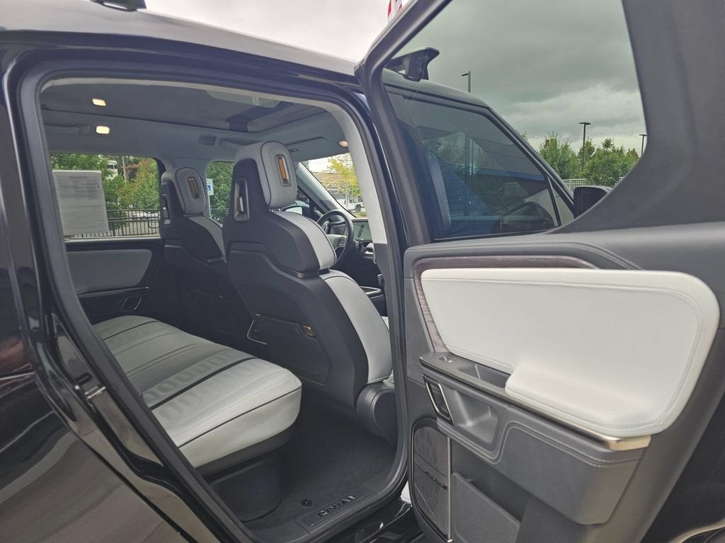 2023 RIVIAN R1T Base